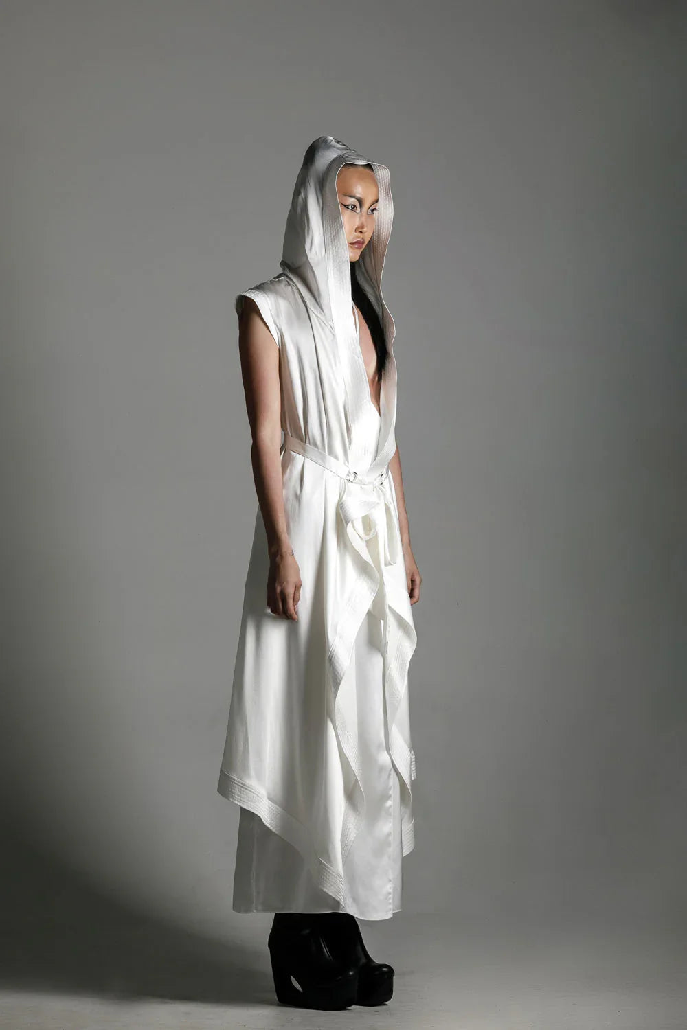 Tamoe Silk Top Stitched Hooded Robe - 3 Color Variants – Object & Dawn