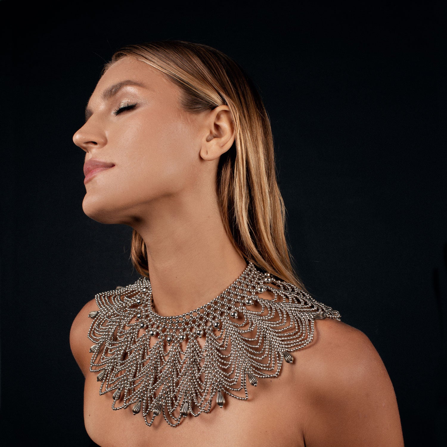 ANAIS-METAL-LACE-CHOKER--silver-close-up.jpg
