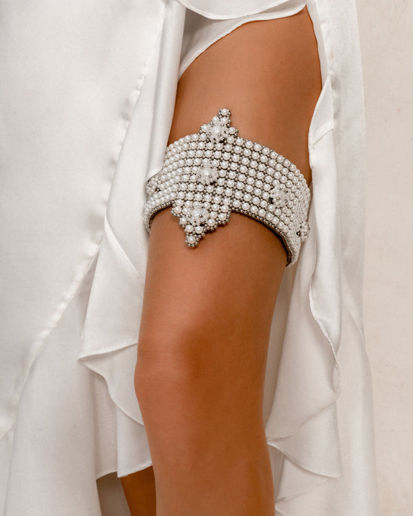 Elohim Modular Garter Band w/ Removable Large Pearl Medallion