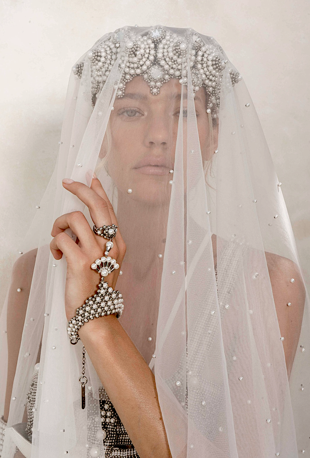 Pearl_Bridal_Closeup_Veil.png